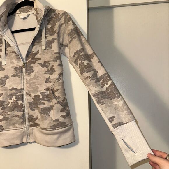 Athleta XS Triumph Light Gray Camo Pattern Zipper Hoodie Womens Gently Worn - Picture 4 of 11